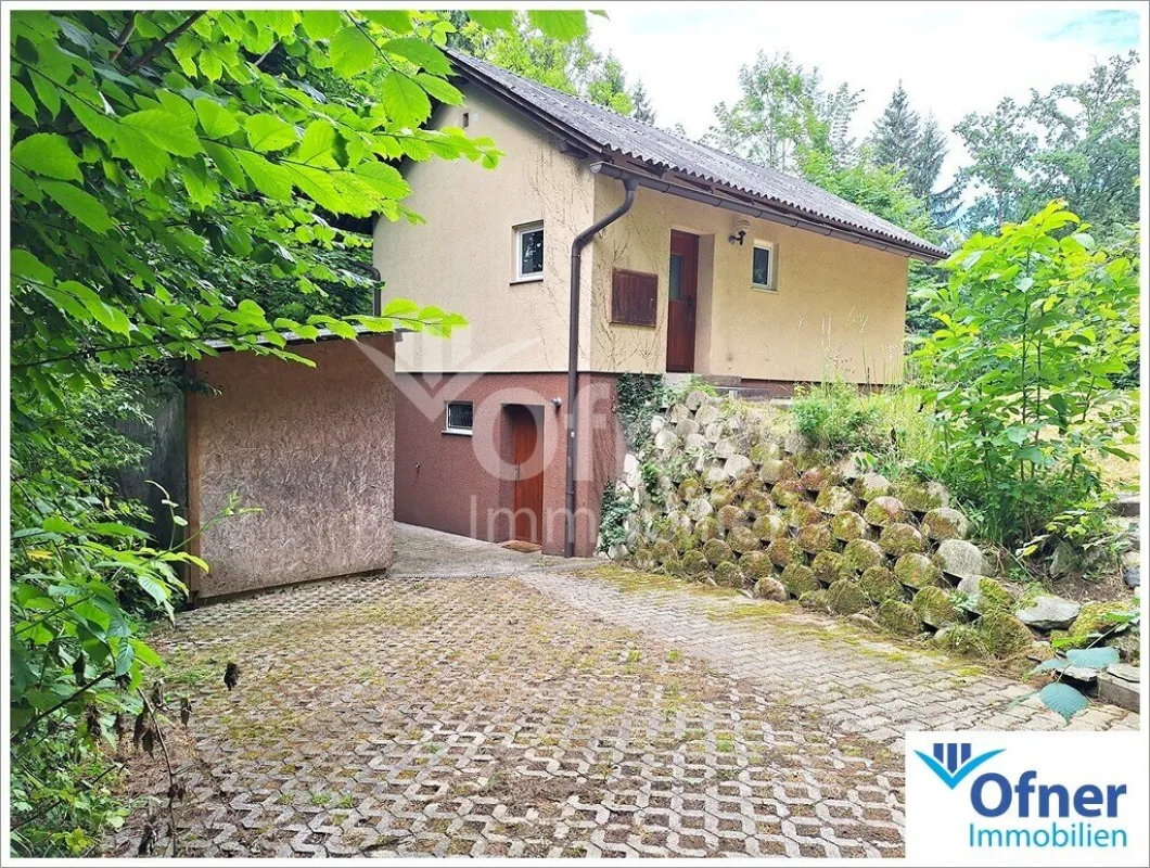 Wohnhaus in idyllischer Alleinlage - nur wenige Minuten in die Stadt - Bild 1