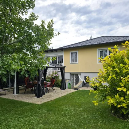 Einfamilienhaus mit Traumgarten -  gepflegt und bezugsfertig ! - Bild 2