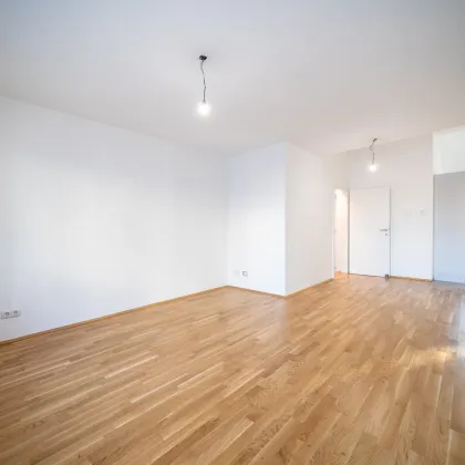 Lichterfüllter 3-Zimmer-Traum mit Balkon, teils hohen Decken & charmanten Schrägen in Breitenlee - Bild 3