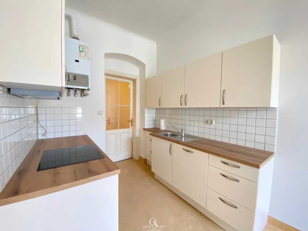 Attraktive 2,5-Zimmer Altbauwohnung mit Lift - Bild 1
