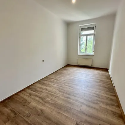 Repräsentative neusanierte Altbau-3-Zimmer Wohnung mit extra Küche und sonnigem Balkon in der Jakob-Redtenbacher-Gasse im Grazer Bestbezirk Jakomini - Bild 3