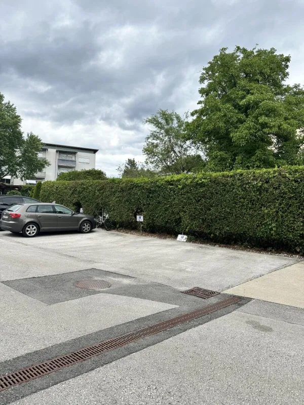 extra breiter Außenstellplatz in gefragter Wohnlage zu verkaufen– sofort verfügbar - Bild 1