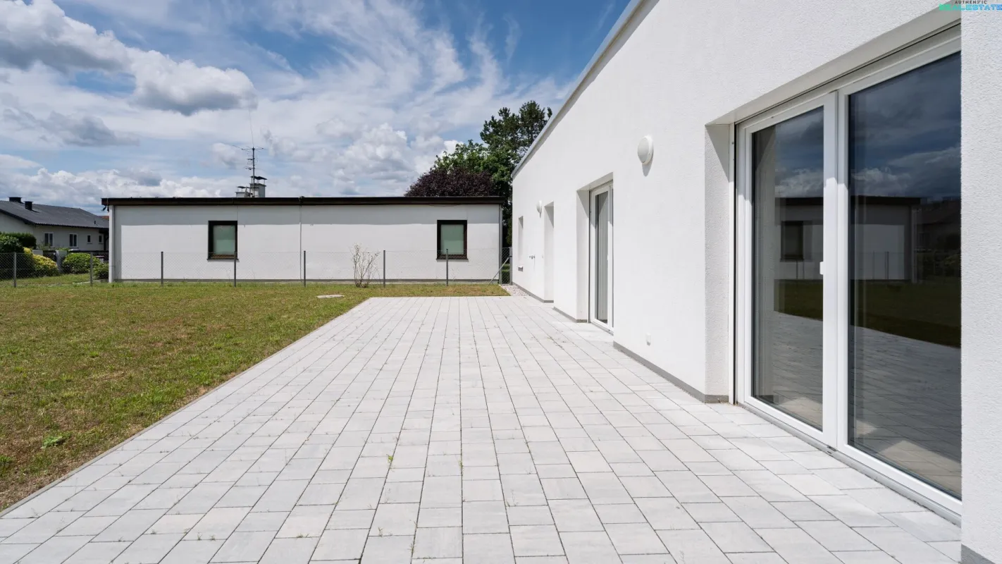 Bungalow - Erstbezug nach Renovierung - Bild 1