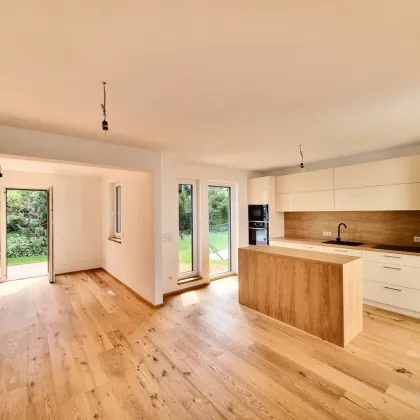 Modernes Eckreihenhaus in TOP-LAGE nahe U6: Erstbezug  mit Garten, Dachterrasse, 5 Zimmern, 2 Bädern – inkl. Küche & Stellplatz - Bild 3