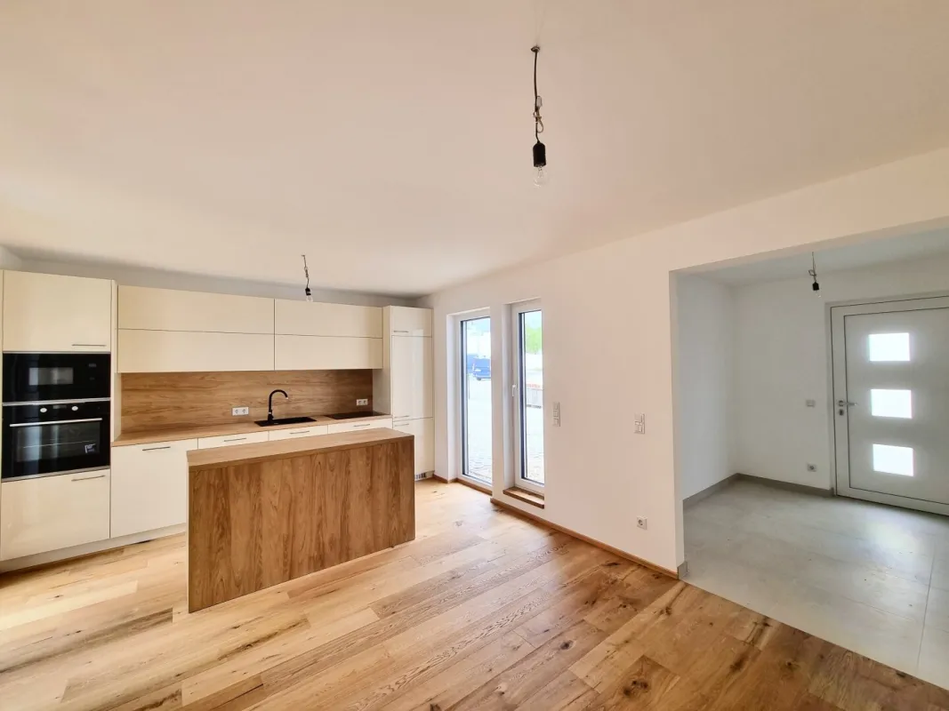 Modernes Eckreihenhaus in TOP-LAGE nahe U6: Erstbezug  mit Garten, Dachterrasse, 5 Zimmern, 2 Bädern – inkl. Küche & Stellplatz - Bild 1