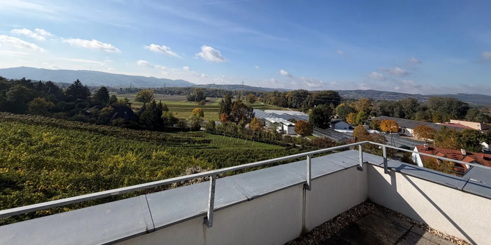 Helles Reihenhaus mit Fernblick und 2 Stellplätzen - Bild 1