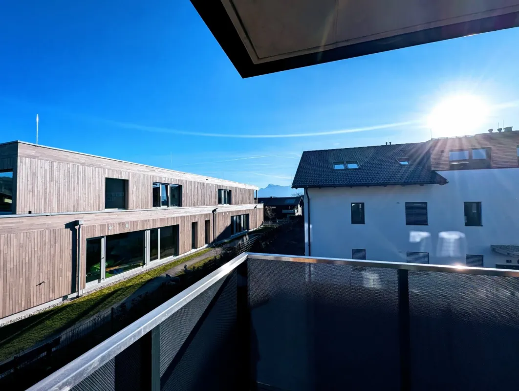 Ortszentrum Hallwang: Gemütliche 3 Zimmer Erstbezugs-Wohnung mit Balkon! - Bild 1