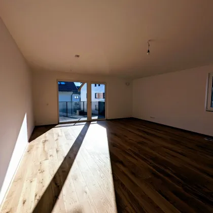 Geräumige 4 Zimmer Erstbezugs-Wohnung mit Balkon im Ortszentrum von Hallwang! - Bild 3