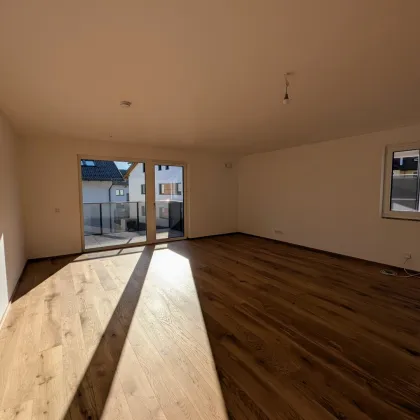 Geräumige 4 Zimmer Erstbezugs-Wohnung mit Balkon im Ortszentrum von Hallwang! - Bild 2