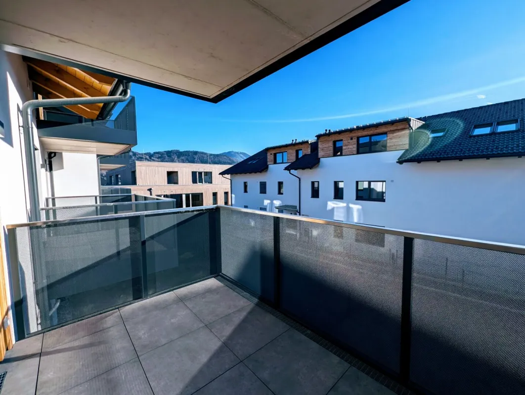 Geräumige 4 Zimmer Erstbezugs-Wohnung mit Balkon im Ortszentrum von Hallwang! - Bild 1