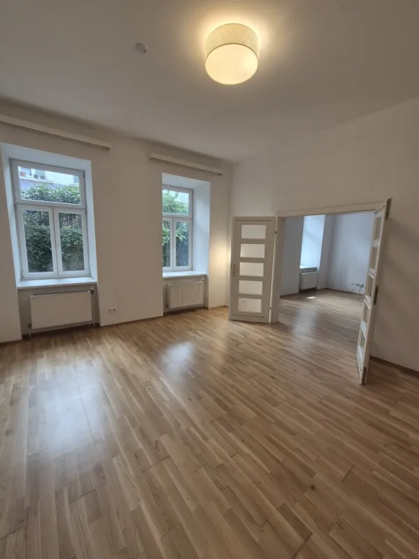 Gartenwohnung mit 2 Zimmer und kleiner Terrasse in gepflegtem Altbau Zinshaus - Bild 1