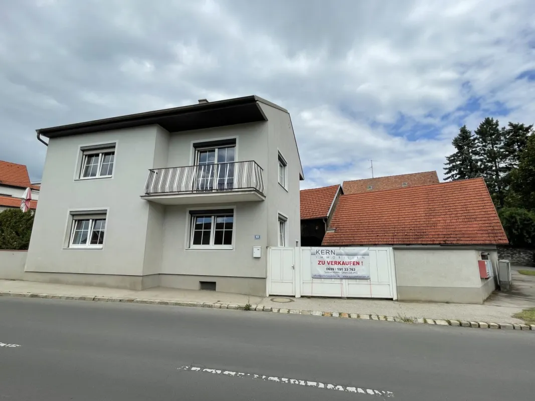 RESERVIERT! -- EINFAMILIENHAUS MIT NEBENGEBÄUDE UND SCHEUNE/GARAGE! - Bild 1