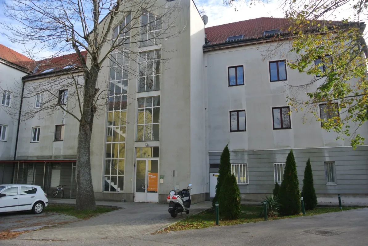 Sonnige Wohnung- Nähe Zentrum und dem Bahnhof- in nur 16 Minuten mit der S-Bahn zur U6 Wien Meidling - Bild 1