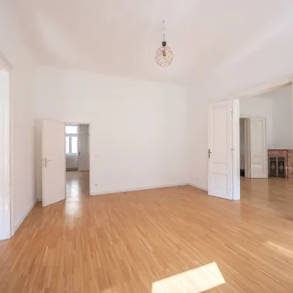 ***NEU*** Fantastische 4 Zimmer Wohnung in repräsentativem Stilaltbau! in TOP-Lage!! - Bild 3