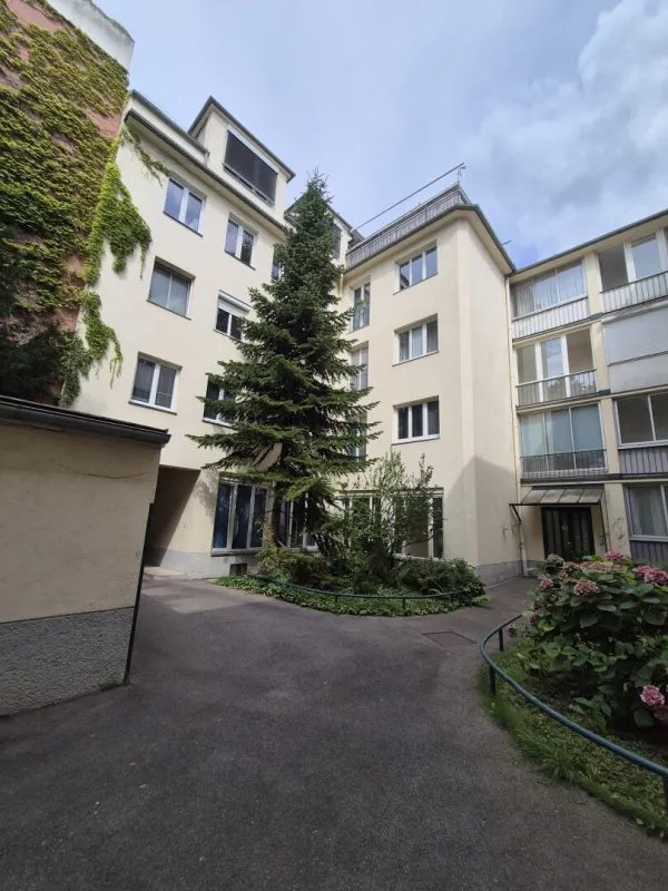 Verkehrsgünstig gelegene 2 Zimmer Wohnung im 4.Stock in Döbling, ohne Lift!, befristet vermietet bis Juli 2027 - Bild 1