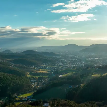 ATEMBERAUBENDER AUSBLICK! IHRE GÄSTE WERDEN NACH DIESEM AUSBLICK NICHT MEHR GEHEN WOLLEN! Verwirklichen Sie sich Ihren Traum vom Wunsch-Eigenheim auf diesem einmaligen Grundstück! NICHT VERPASSEN! - Bild 2