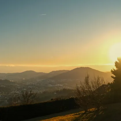 ATEMBERAUBENDER AUSBLICK! IHRE GÄSTE WERDEN NACH DIESEM AUSBLICK NICHT MEHR GEHEN WOLLEN! Verwirklichen Sie sich Ihren Traum vom Wunsch-Eigenheim auf diesem einmaligen Grundstück! NICHT VERPASSEN! - Bild 3