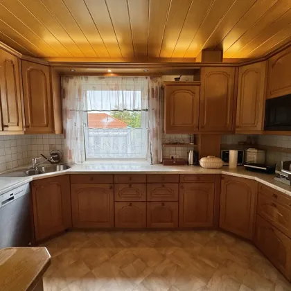 PÖTTSCHING - Großes Haus - Flexible Nutzung - ca. 625 m² Grund - ca. 176m² WFL - 5 Zimmer - Garage - gepflegter Garten - neue Heizung - Nahe Freibad - sofort beziehbar - Bild 3