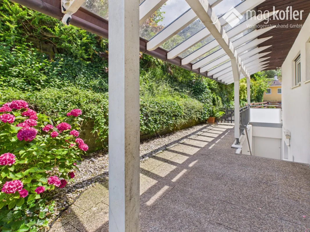 Wohnen mit Weitblick – Zweifamilienhaus mit Gartenidylle mitten in Feldkirch - Bild 1