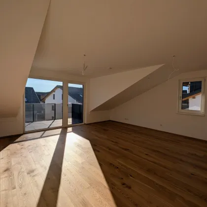 Charmante 4 Zimmer-Dachgeschoss-Erstbezugs-Wohnung mit Balkon im Ortzentrum von Hallwang! - Bild 3