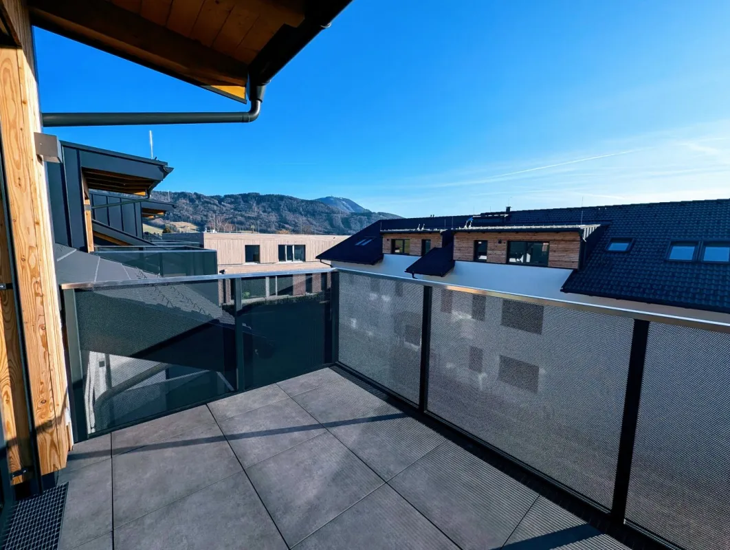 Charmante 4 Zimmer-Dachgeschoss-Erstbezugs-Wohnung mit Balkon im Ortzentrum von Hallwang! - Bild 1