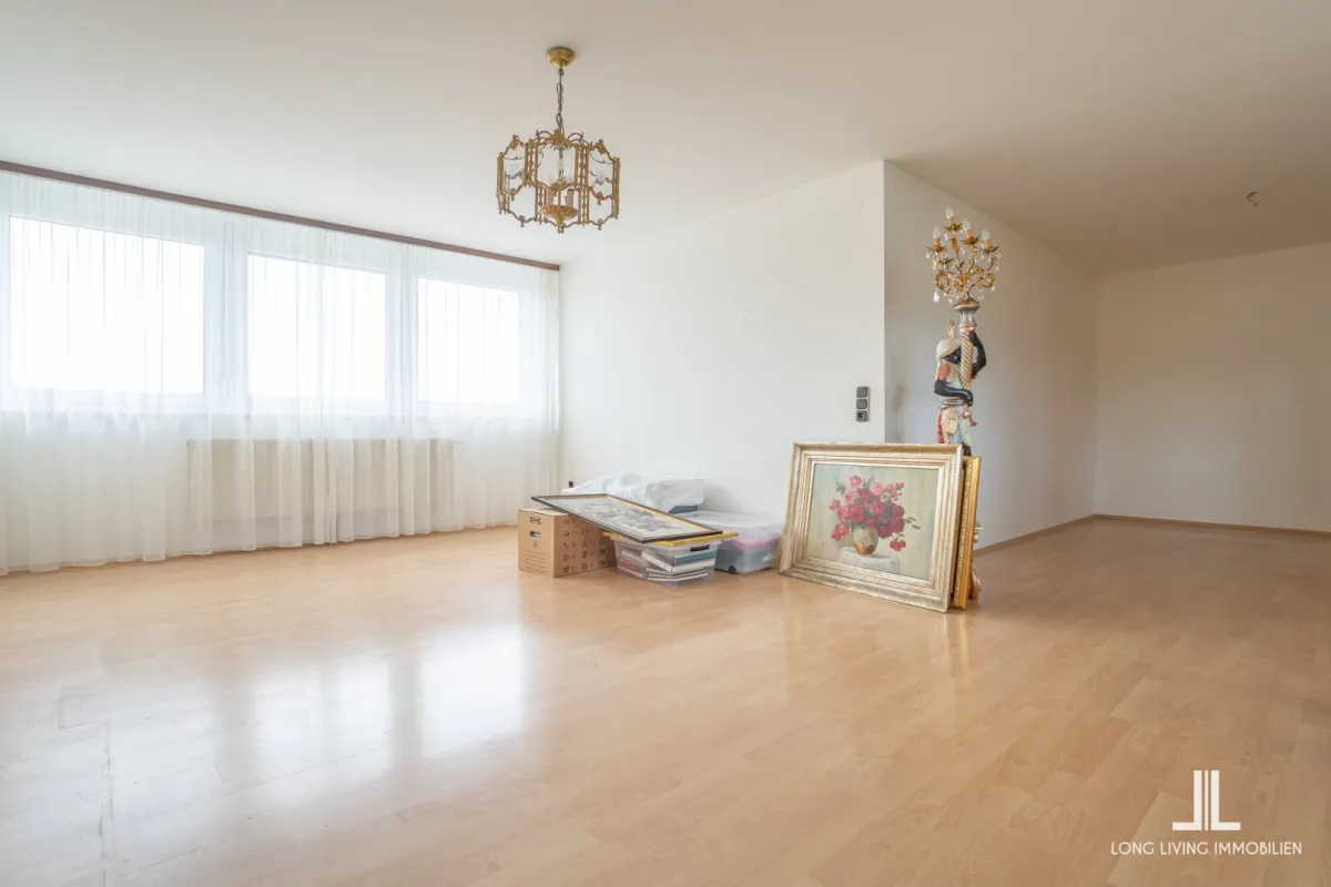 Lichtdurchflutete 3-Zimmer-Wohnung im 10. Stock - Bild 1
