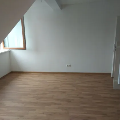 Provisionsfreie 46 m2 Dachgeschoss Wohnung Eigennutzung oder Anlage - Bild 2
