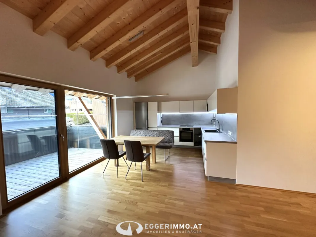 5723 Uttendorf; neuwertige Dachgeschoß Wohnung, ca. 71m², großer Balkon, Weitblick, Carport, Freistellplatz, Lift im Haus - Bild 1