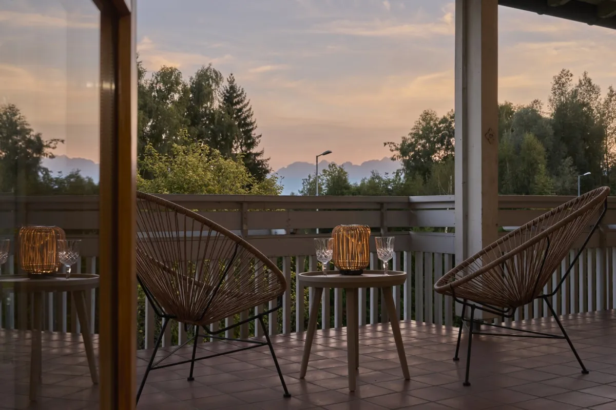 Kaminfeuer & Panoramablick: das Ried von der Terrasse aus genießen - Bild 1
