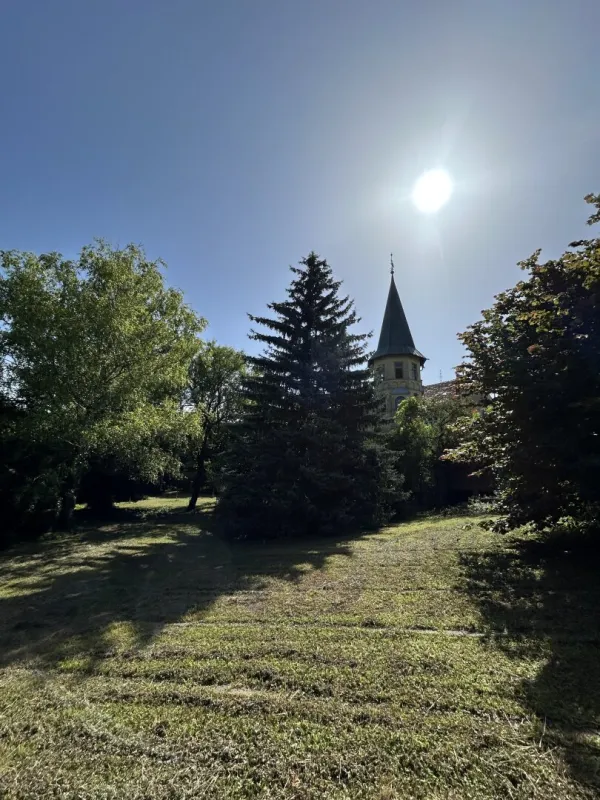 Drei bebaubare Grundstücke + Villa mit Garten in Perchtoldsdorf – einzeln oder gemeinsam erwerbbar. - Bild 1