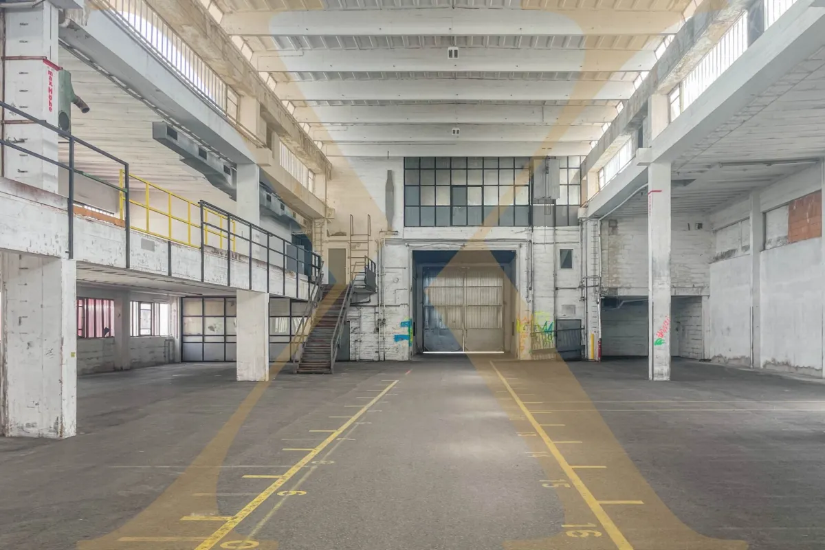 Lagerhalle mit Mezzanin in verkehrsgünstiger Lage von Linz zu vermieten! - Bild 1