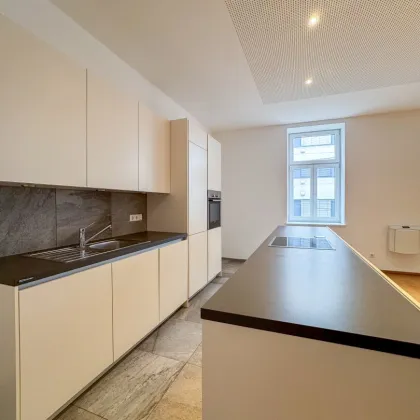 Perfekte Lage!! Top-moderne Altbauwohnung mit Balkon und Sauna in der Hauptstraße - Bild 2