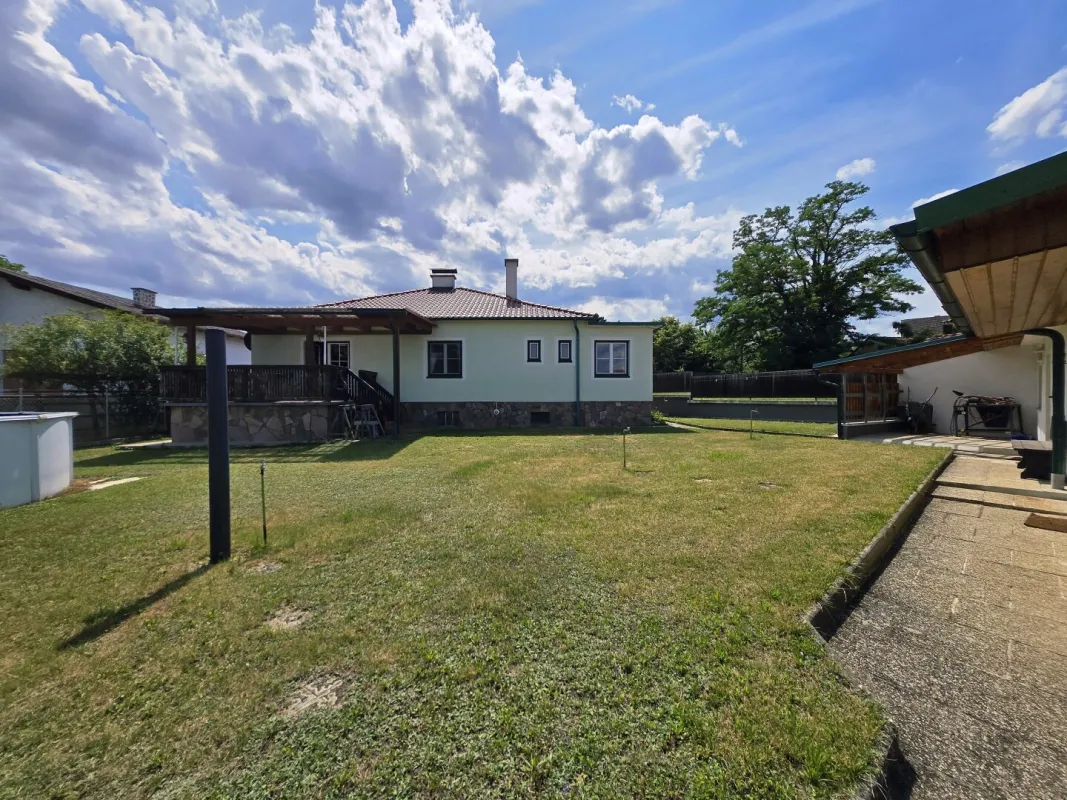 Familienidylle! Gepflegtes Wohnhaus mit Garten, Presshaus und Nebengebäude – 4 Zimmer & top Küche - Bild 1