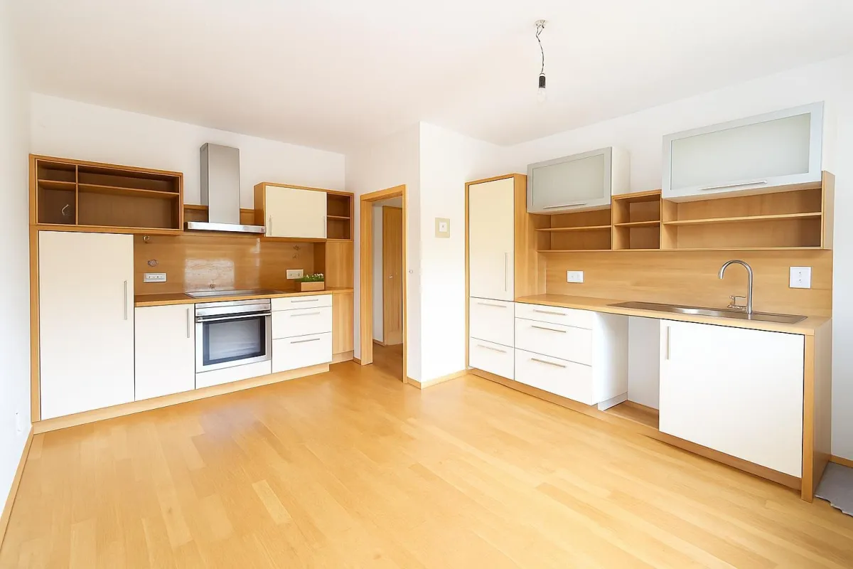 MODERNE 3 Zimmer - ca. 58m² WFL - Einbauküche - 2.Stock - Parkplatz - Großer Keller - Bild 1