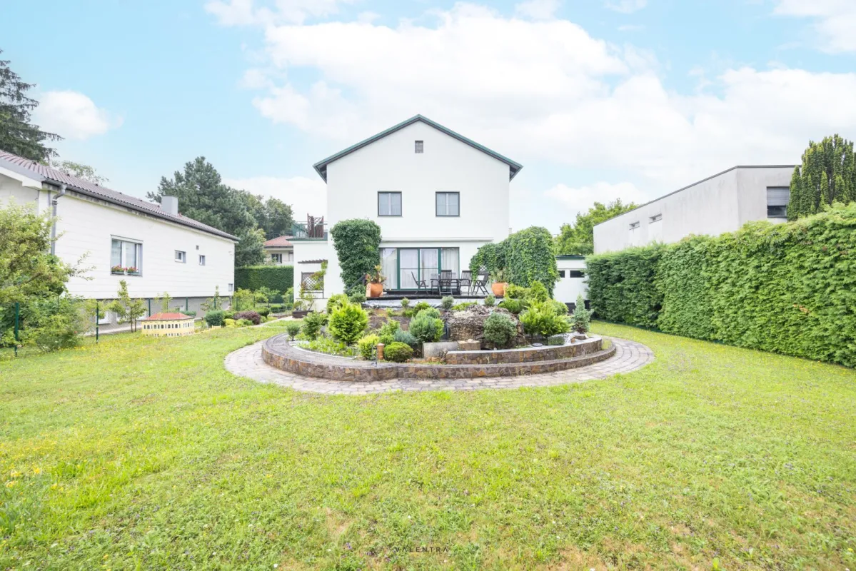 Gepflegtes Einfamilienhaus mit großem Garten, Sauna, Pool & Top-Zustand in begehrter Lage von Strebersdorf - Bild 1