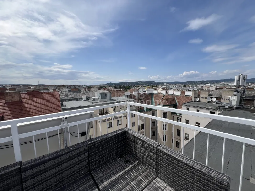 Luxuriöse zweistöckige Wohnung mit atemberaubendem Stadtblick + Balkon und geräumiger Terrasse! 15. Bezirk! U3 - Bild 1