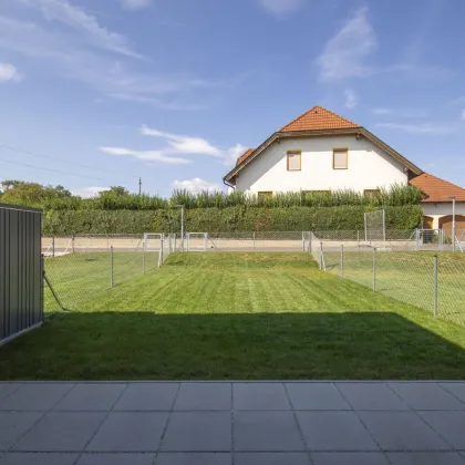 ERSTBEZUG: Modernes Reihenhaus mit Loggia und Garten - Bild 3