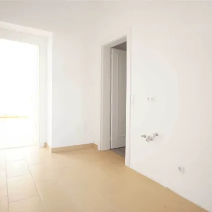 Hochwertig sanierte Altbauwohnung mit Balkon - Bild 2