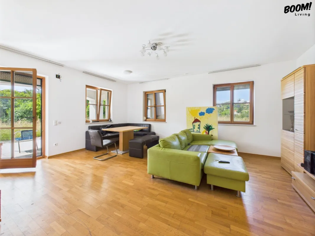 Bieterverfahren: Exklusives Einfamilienhaus mit 8 Zimmern, sonniger Terrasse und weitläufigem Grundstück - Bild 1