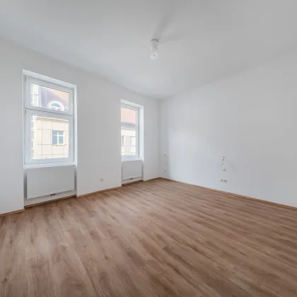Bezugsfertige 2-Zimmer-Wohnung mit Küche und geräumigem Badezimmer! - Bild 2