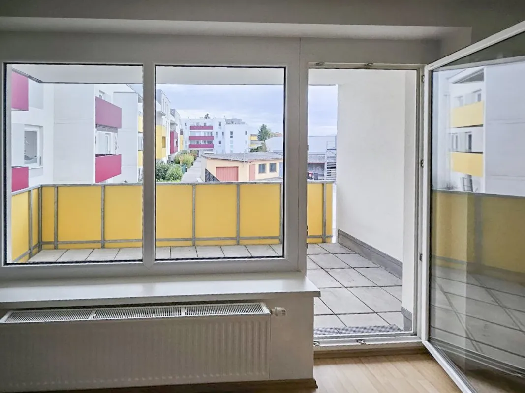 Schöne Wohnung mit hofseitiger Loggia - Bild 1