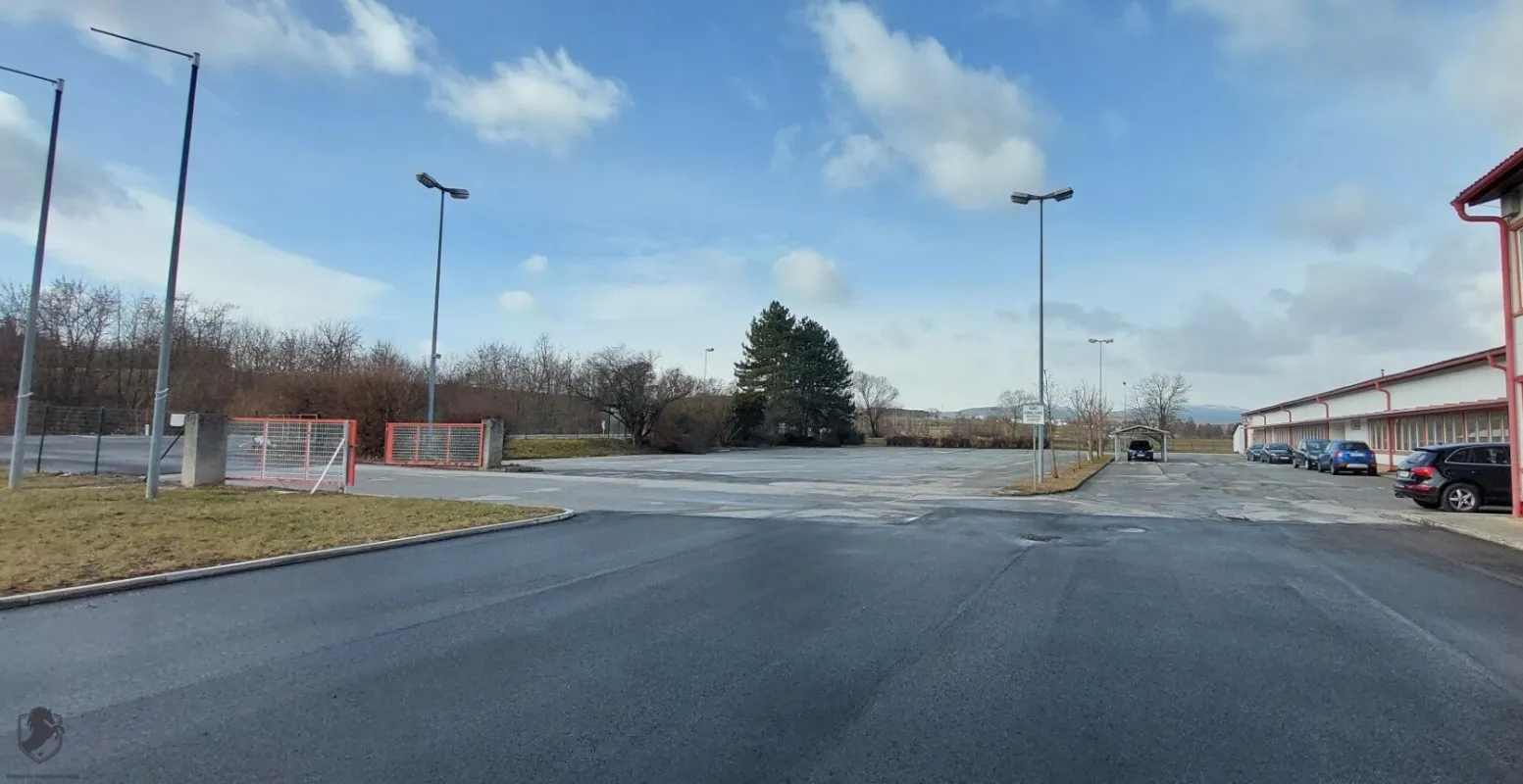 Zur Vermietung gelangt eine Freie Fläche asphaltiert mit ca.von 300 m² - 3500 m² in Neutal. - Bild 1