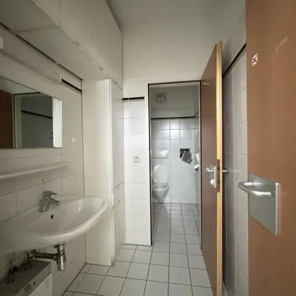 Repräsentative Büro mit Stellplatz- oder Praxisfläche in 1040 Wien - Bild 2