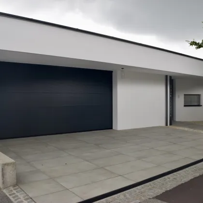 Traumhafter Bungalow mit Pool und Doppelgarage - Bild 2