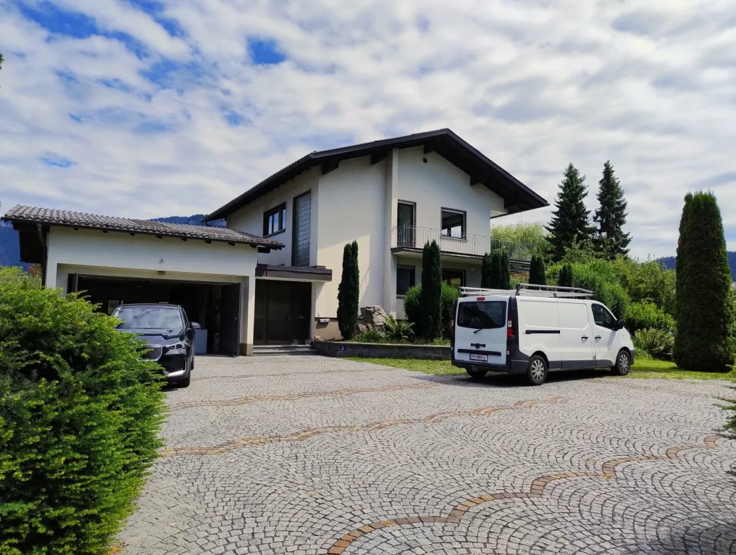 Altach – Großzügiges, repräsentatives Anwesen mit zwei sanierten Wohneinheiten - Bild 1