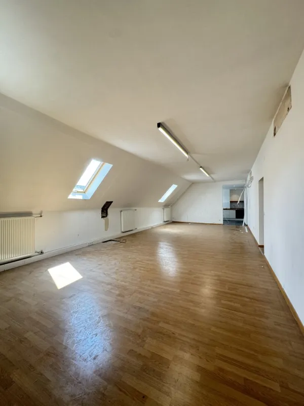Gewerbeimmobilie in Bestlage mit Stellplatz– Ideal für Büro oder Praxis - Bild 1