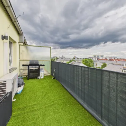 Familienfreundliche Dachgeschoss Wohnung mit 3-Zimmer und Terrasse mit perfekter Verkehrsanbindung – Wunderschöner Ausblick - Bild 2