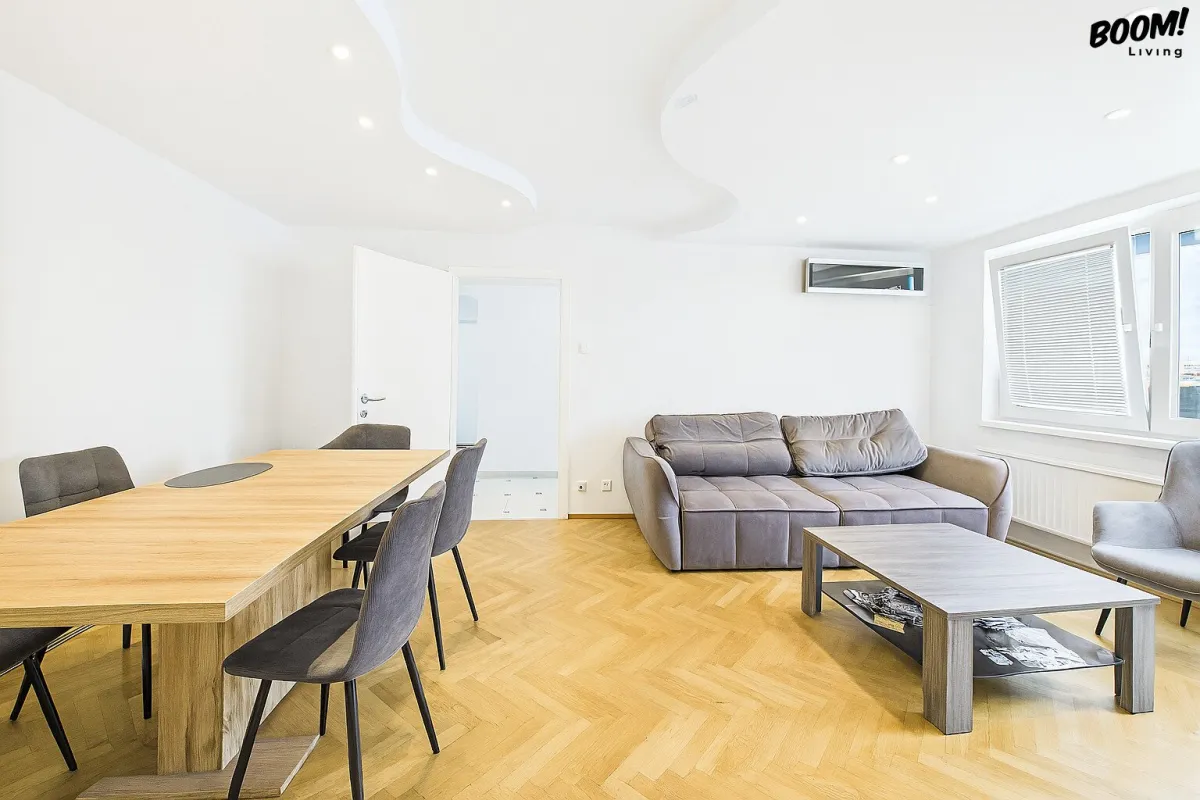 Familienfreundliche Dachgeschoss Wohnung mit 3-Zimmer und Terrasse mit perfekter Verkehrsanbindung – Wunderschöner Ausblick - Bild 1