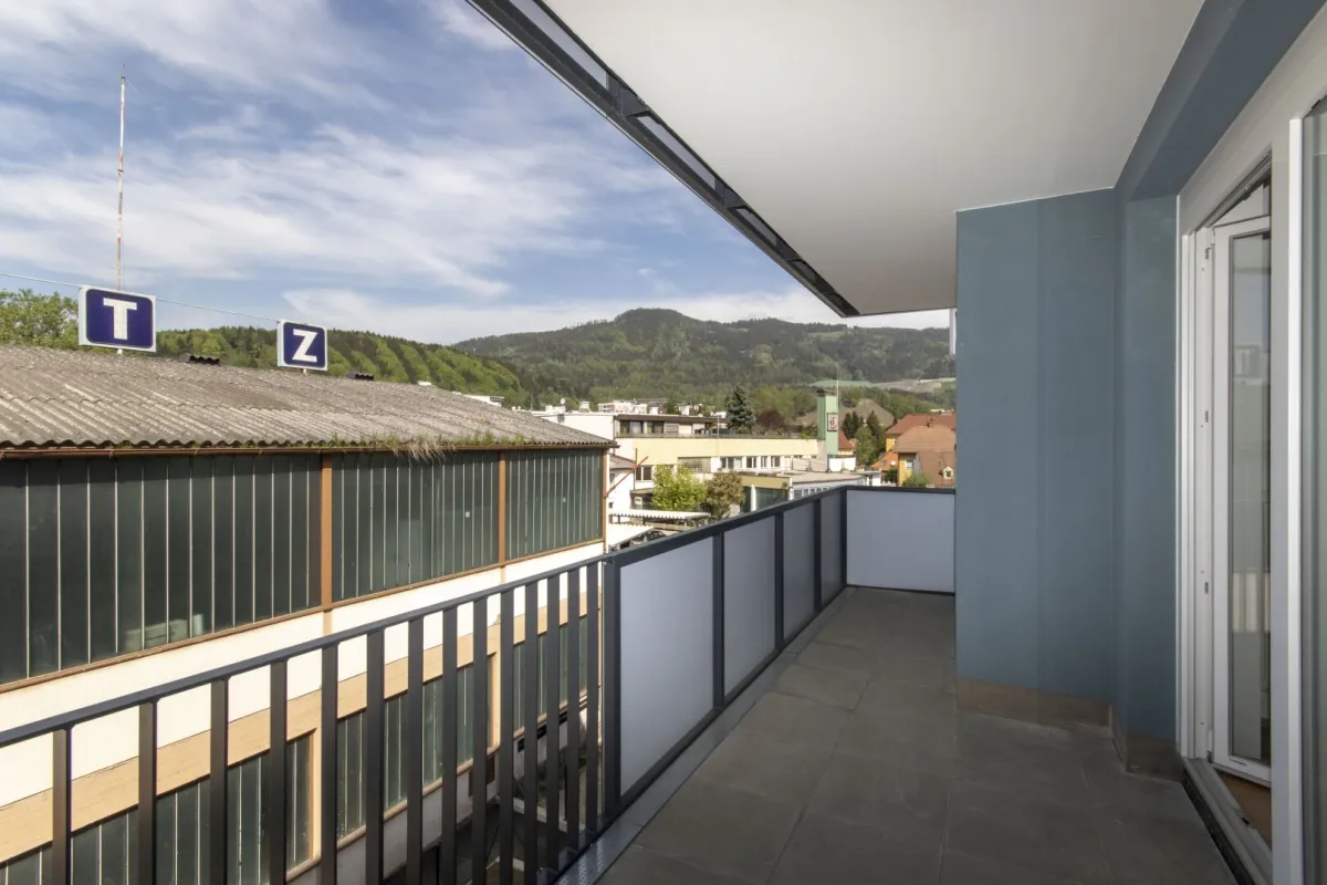 ERSTBEZUG: ruhige Wohnung mit großem Balkon - Bild 1