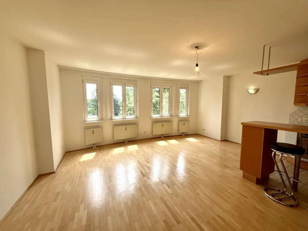 Leben am Tor zur Natur – Lichtdurchflutete Maisonette mit Charme direkt bei den Steinhofgründen - Bild 1